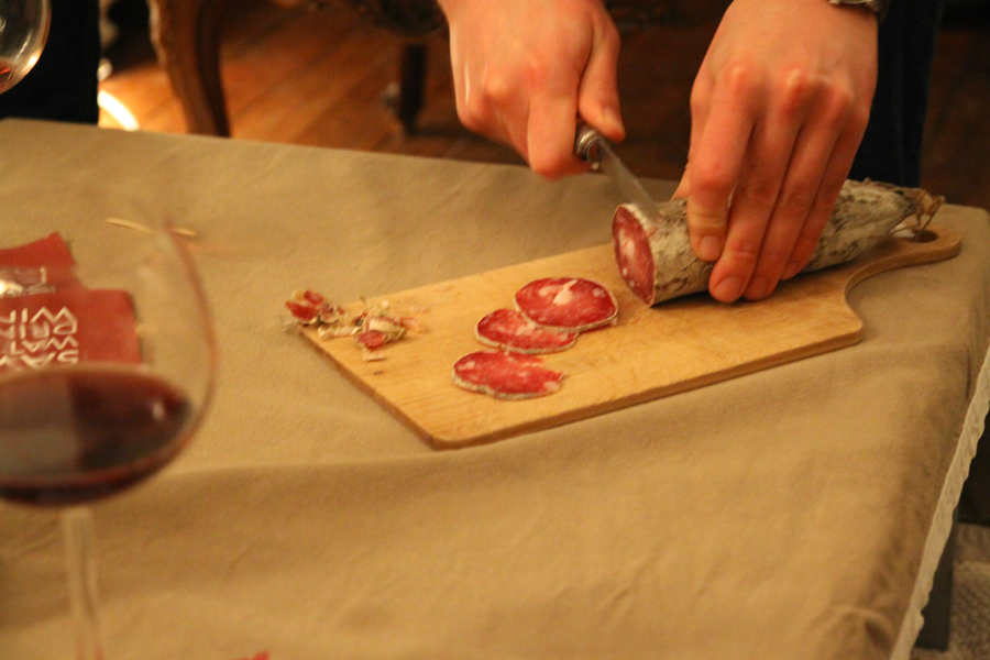 Charcuterie et vin rouge