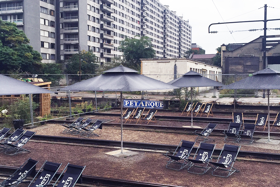 On n'est pas bien, sous la pluie sur mon transat ?